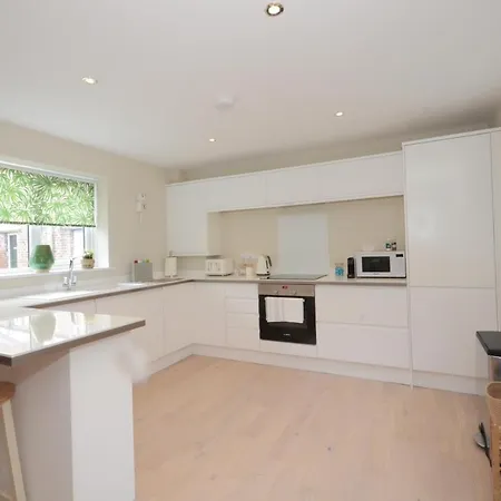 Nyaraló The Mews - 2 Bedroom Luxury, Spacious House With Free Parking York