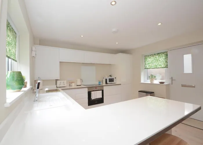 The Mews - 2 Bedroom Luxury, Spacious House With Free Parking Йорк