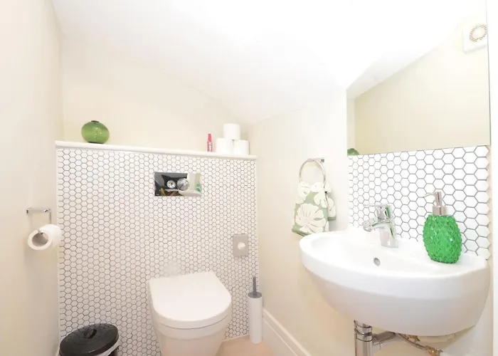 The Mews - 2 Bedroom Luxury, Spacious House With Free Parking Дом отдыха Йорк