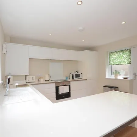 The Mews - 2 Bedroom Luxury, Spacious House With Free Parking York