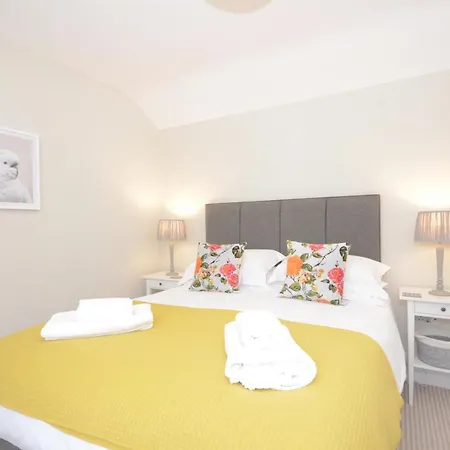 The Mews - 2 Bedroom Luxury, Spacious House With Free Parking * York