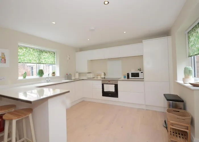 Nyaraló The Mews - 2 Bedroom Luxury, Spacious House With Free Parking York